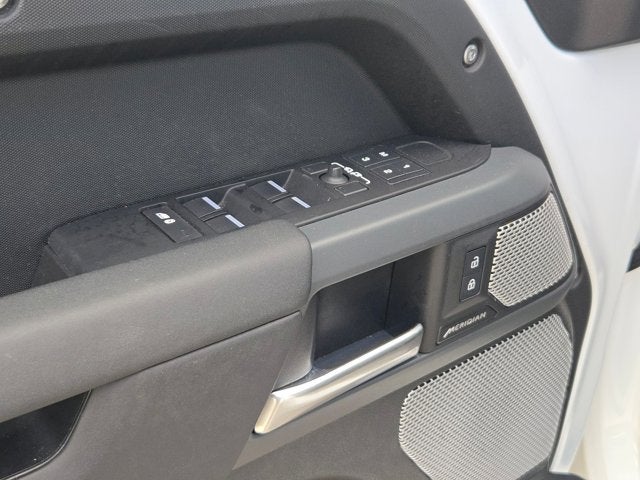 2024 Land Rover Defender X-Dynamic SE