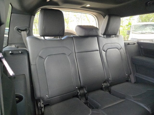 2024 Land Rover Defender X-Dynamic SE