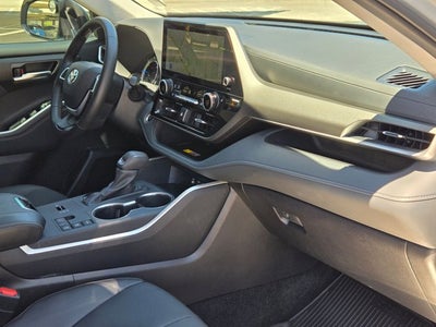 2025 Toyota Highlander Base