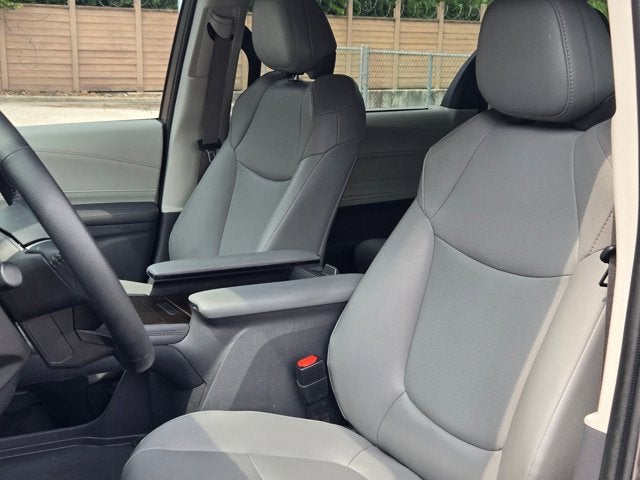 2022 Toyota Sienna XLE FWD 7-Passenger