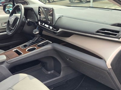 2022 Toyota Sienna XLE FWD 7-Passenger