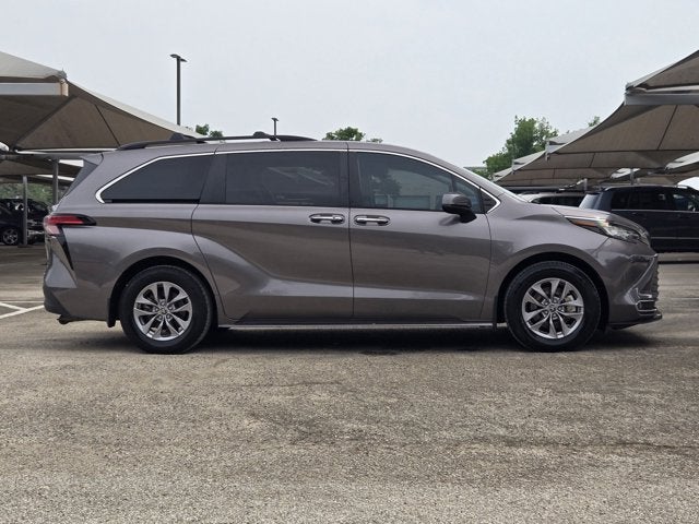 2022 Toyota Sienna XLE FWD 7-Passenger