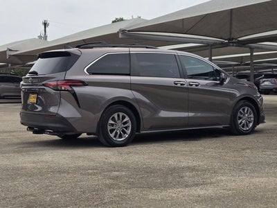 2022 Toyota Sienna XLE FWD 7-Passenger