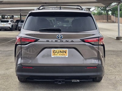 2022 Toyota Sienna XLE FWD 7-Passenger