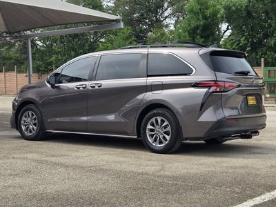 2022 Toyota Sienna XLE FWD 7-Passenger