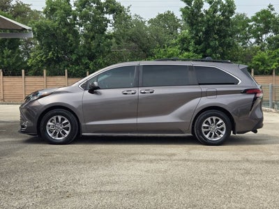 2022 Toyota Sienna XLE FWD 7-Passenger