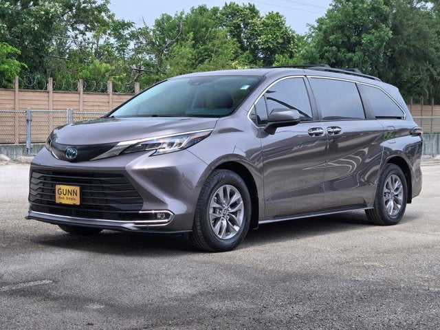2022 Toyota Sienna XLE FWD 7-Passenger