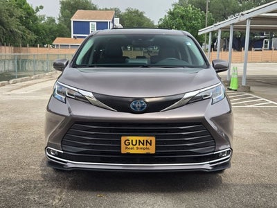 2022 Toyota Sienna XLE FWD 7-Passenger