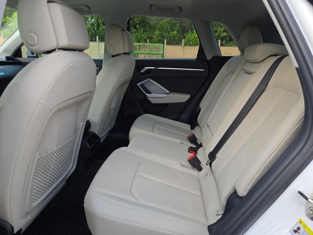 2022 Audi Q3 Premium 40 TFSI quattro