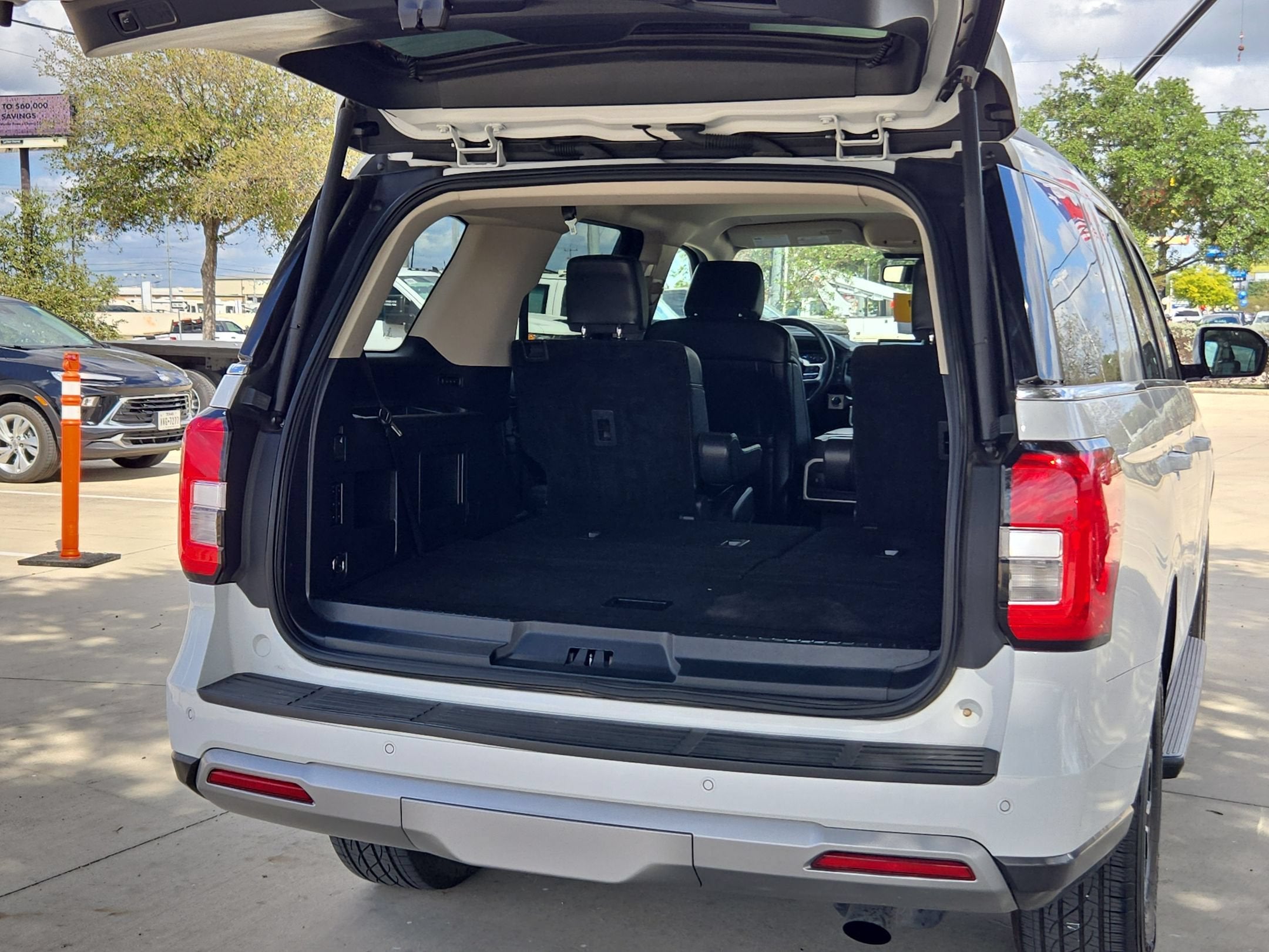 2024 Ford EXPEDITION XLT
