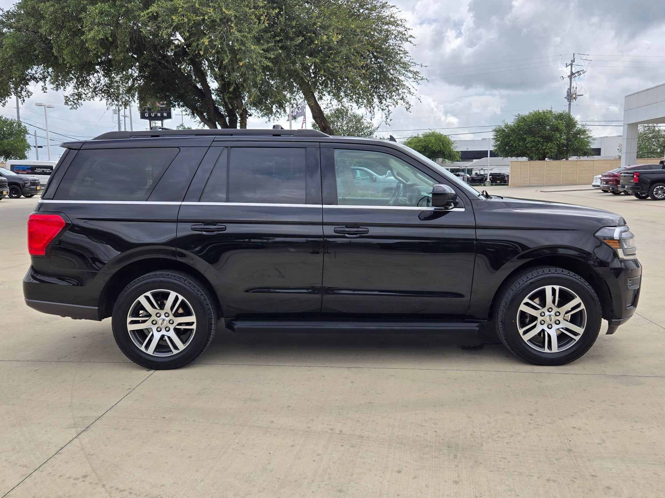 2024 Ford EXPEDITION XLT