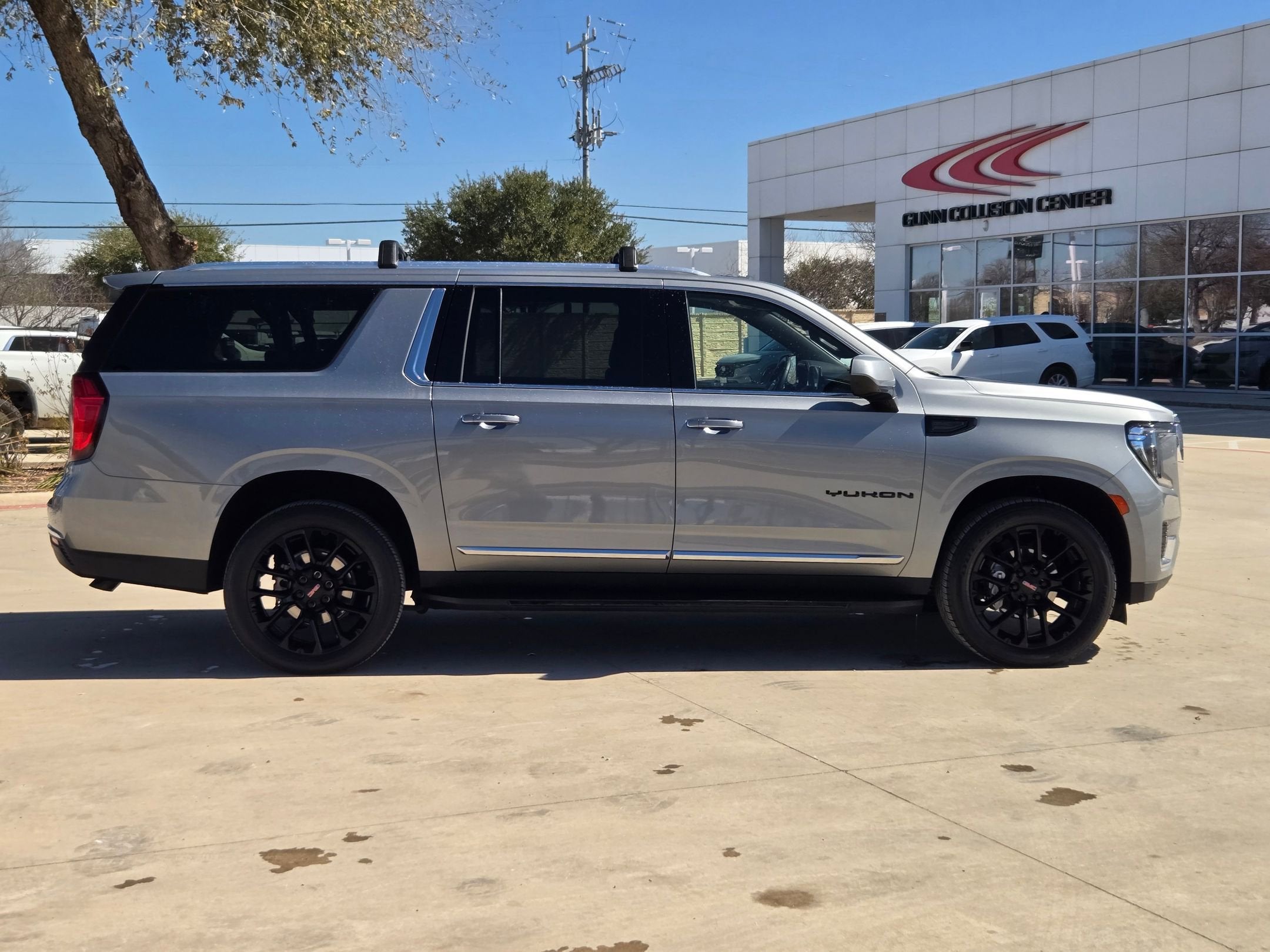 2023 GMC YUKON XL SLT