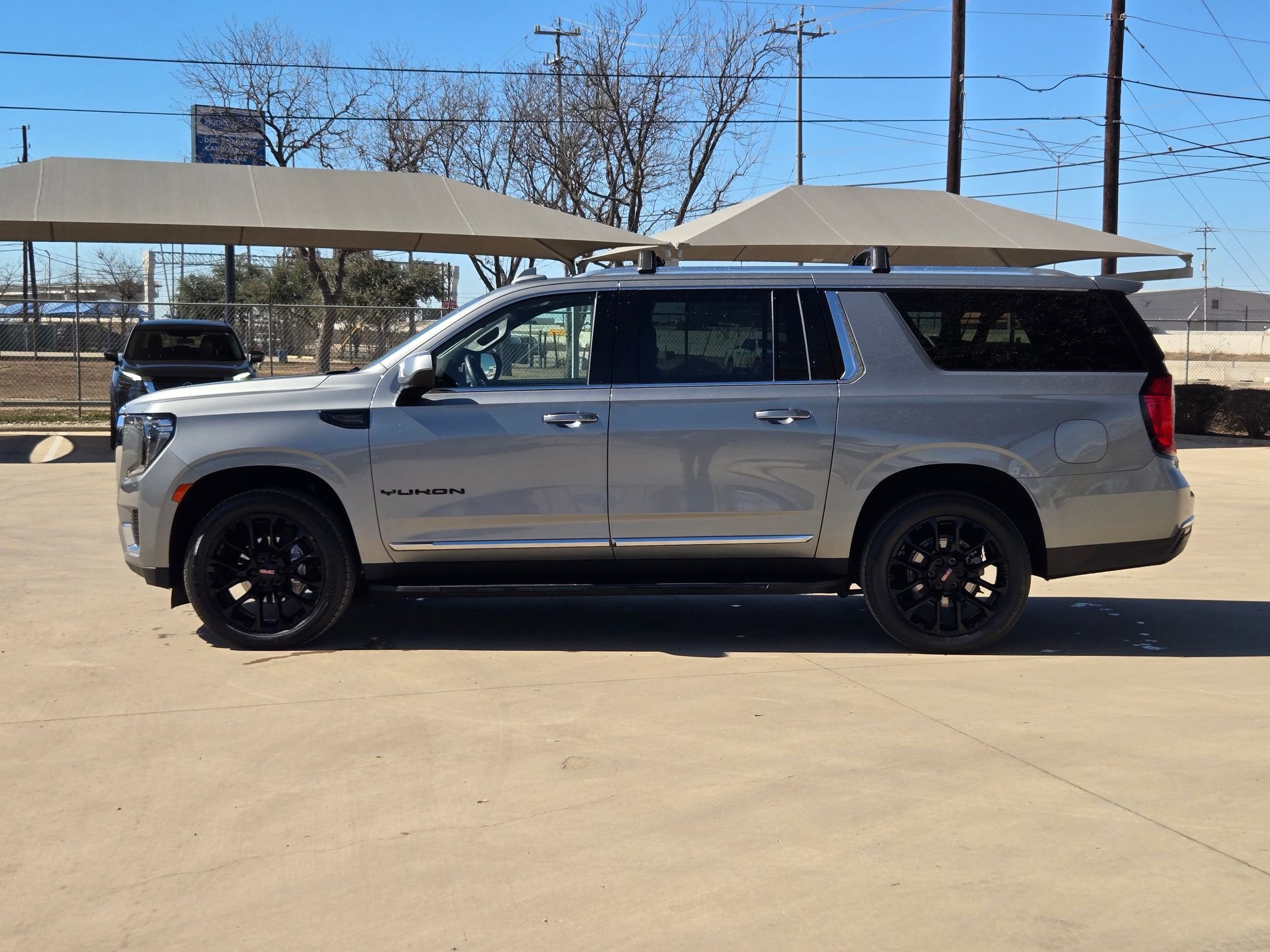 2023 GMC YUKON XL SLT