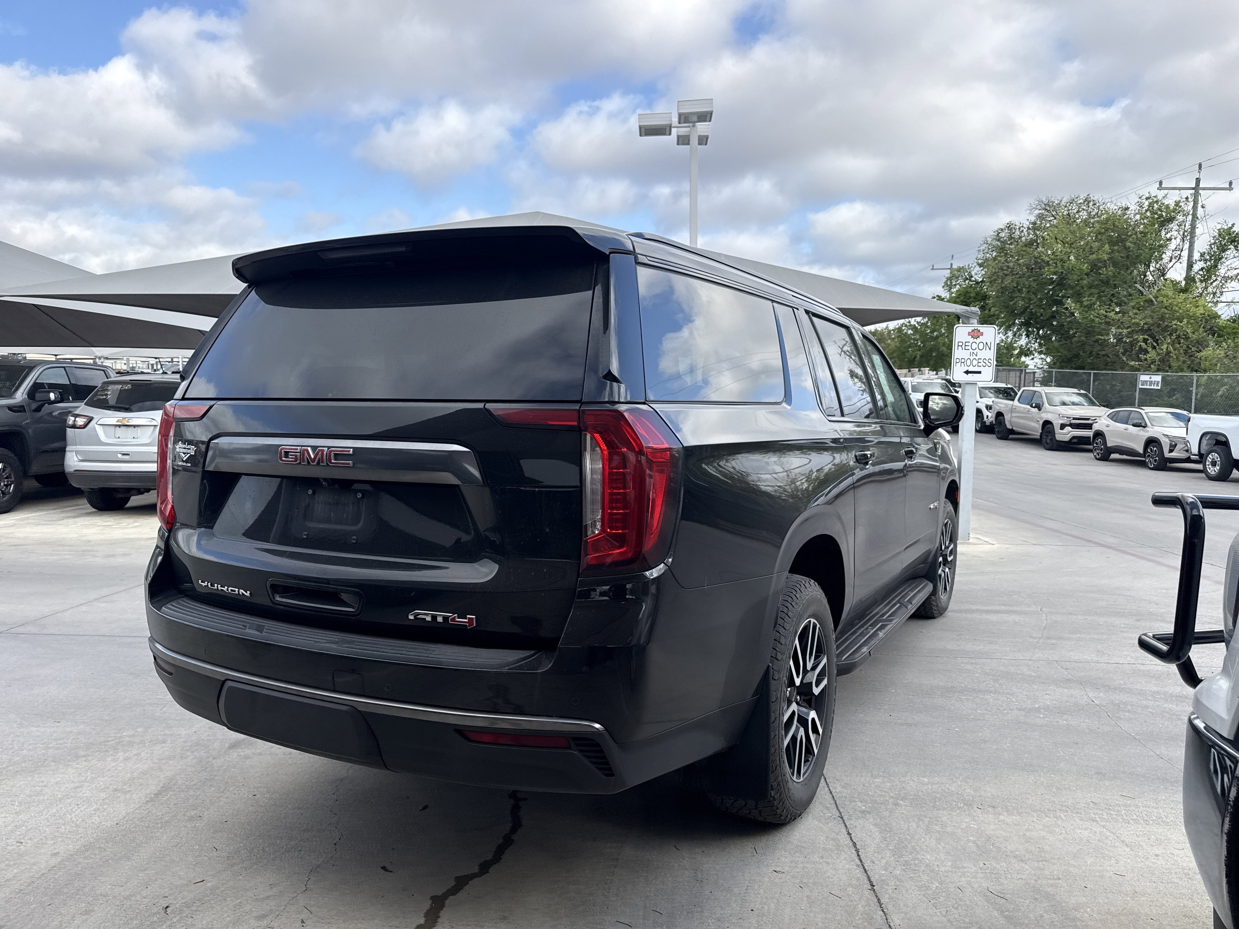 2023 GMC YUKON XL AT4