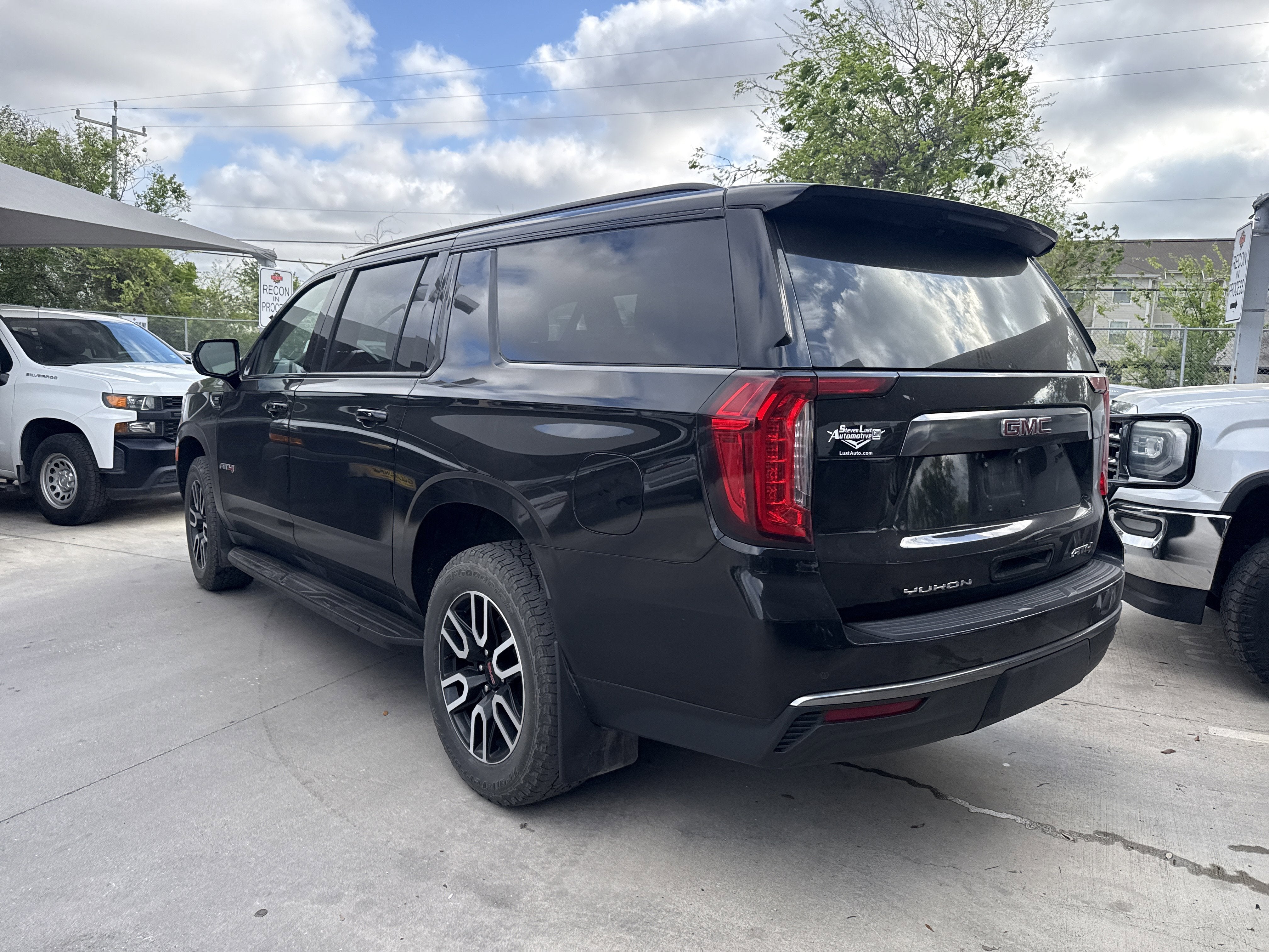 2023 GMC YUKON XL AT4