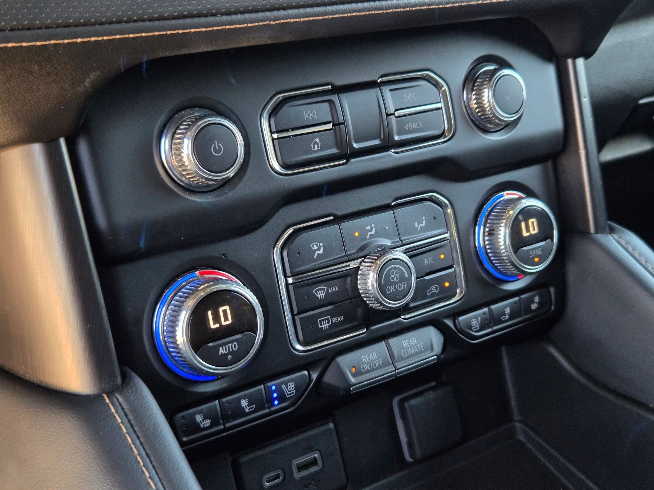 2022 GMC YUKON XL AT4