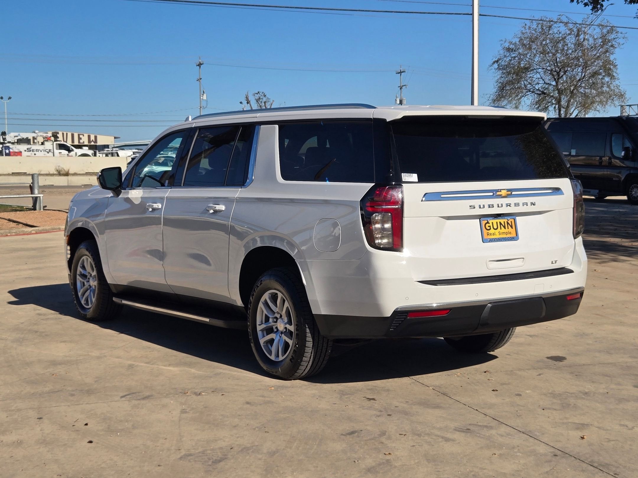2023 Chevrolet SUBURBAN LT