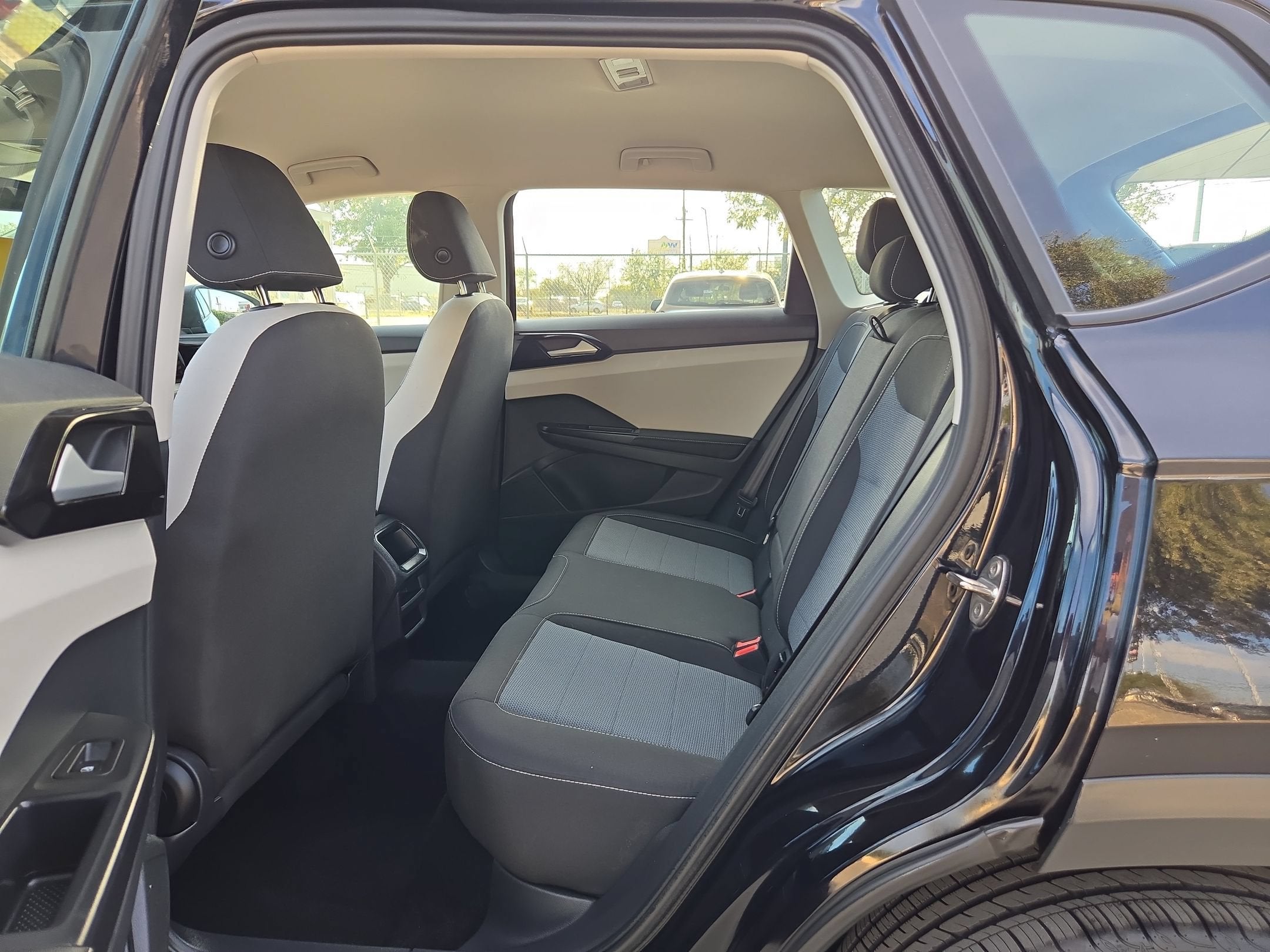 2025 Volkswagen TAOS S
