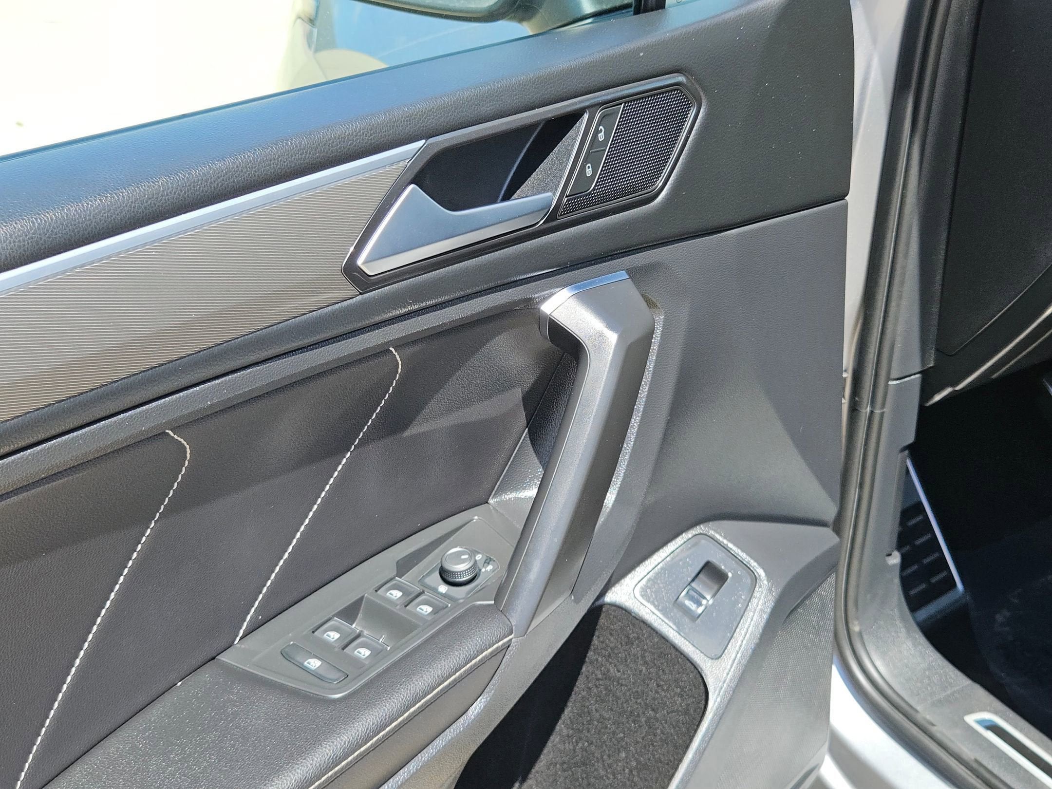 2022 Volkswagen TIGUAN SE R-LINE BLK