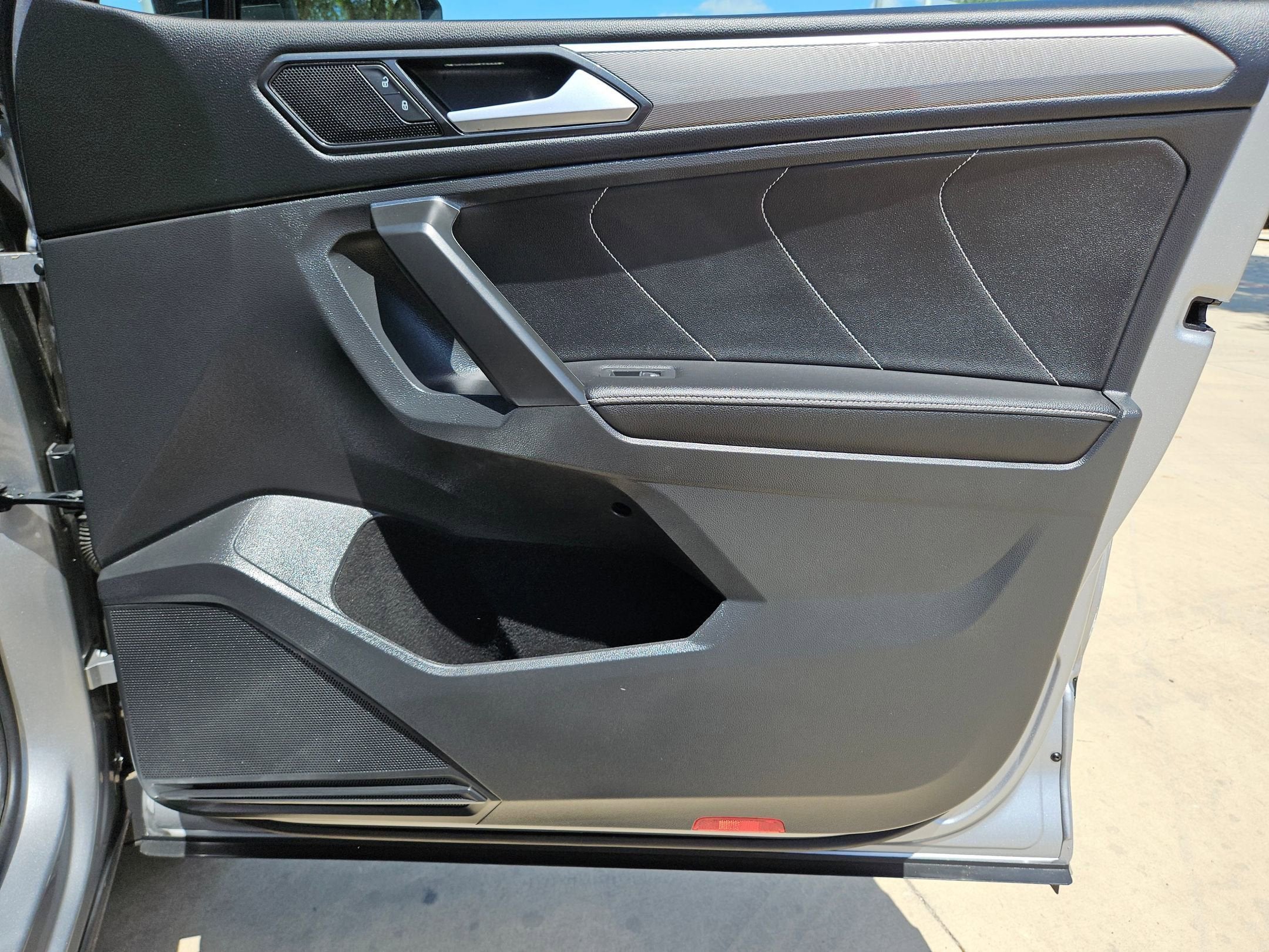 2022 Volkswagen TIGUAN SE R-LINE BLK