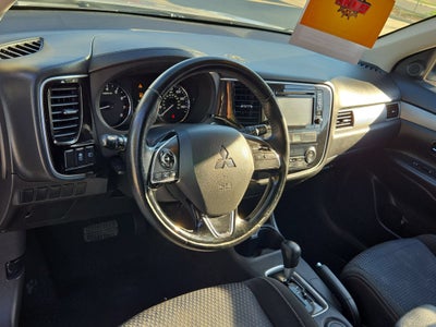 2016 Mitsubishi OUTLANDER SE SE