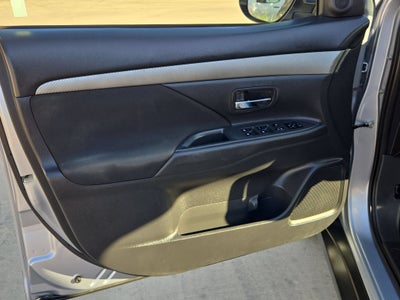 2016 Mitsubishi OUTLANDER SE SE