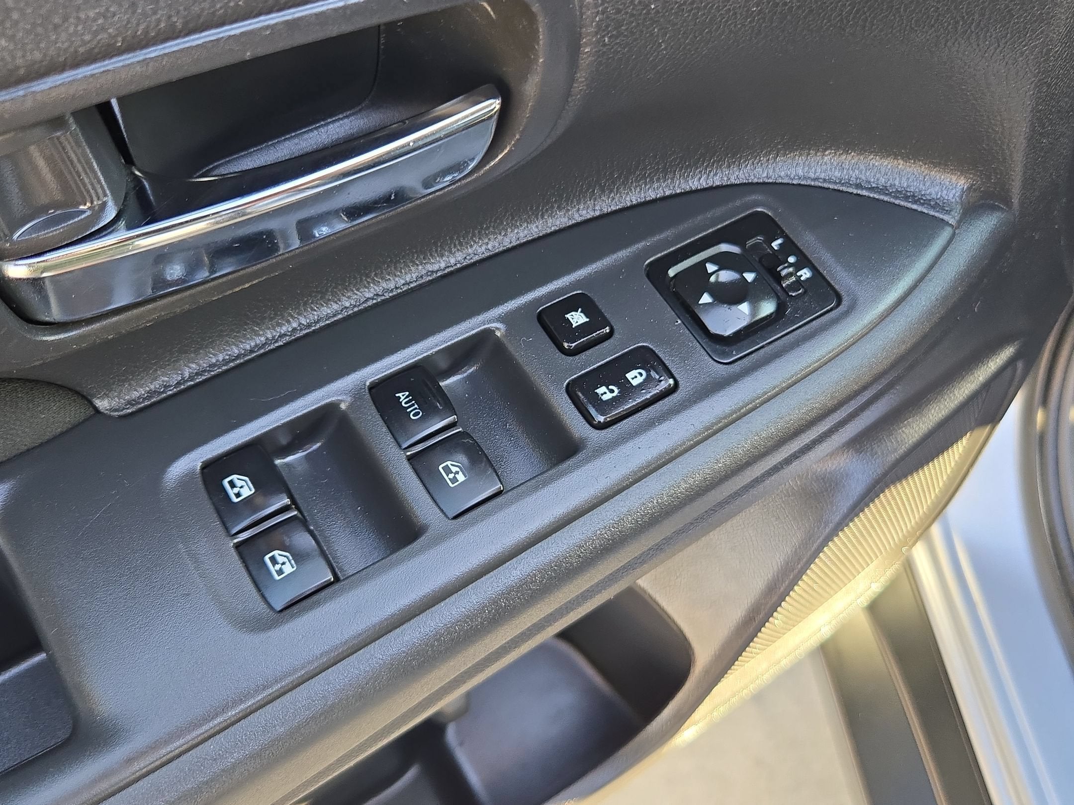 2016 Mitsubishi OUTLANDER SE SE