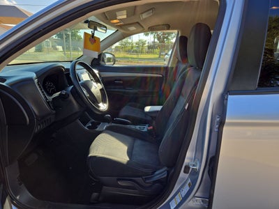 2016 Mitsubishi OUTLANDER SE SE
