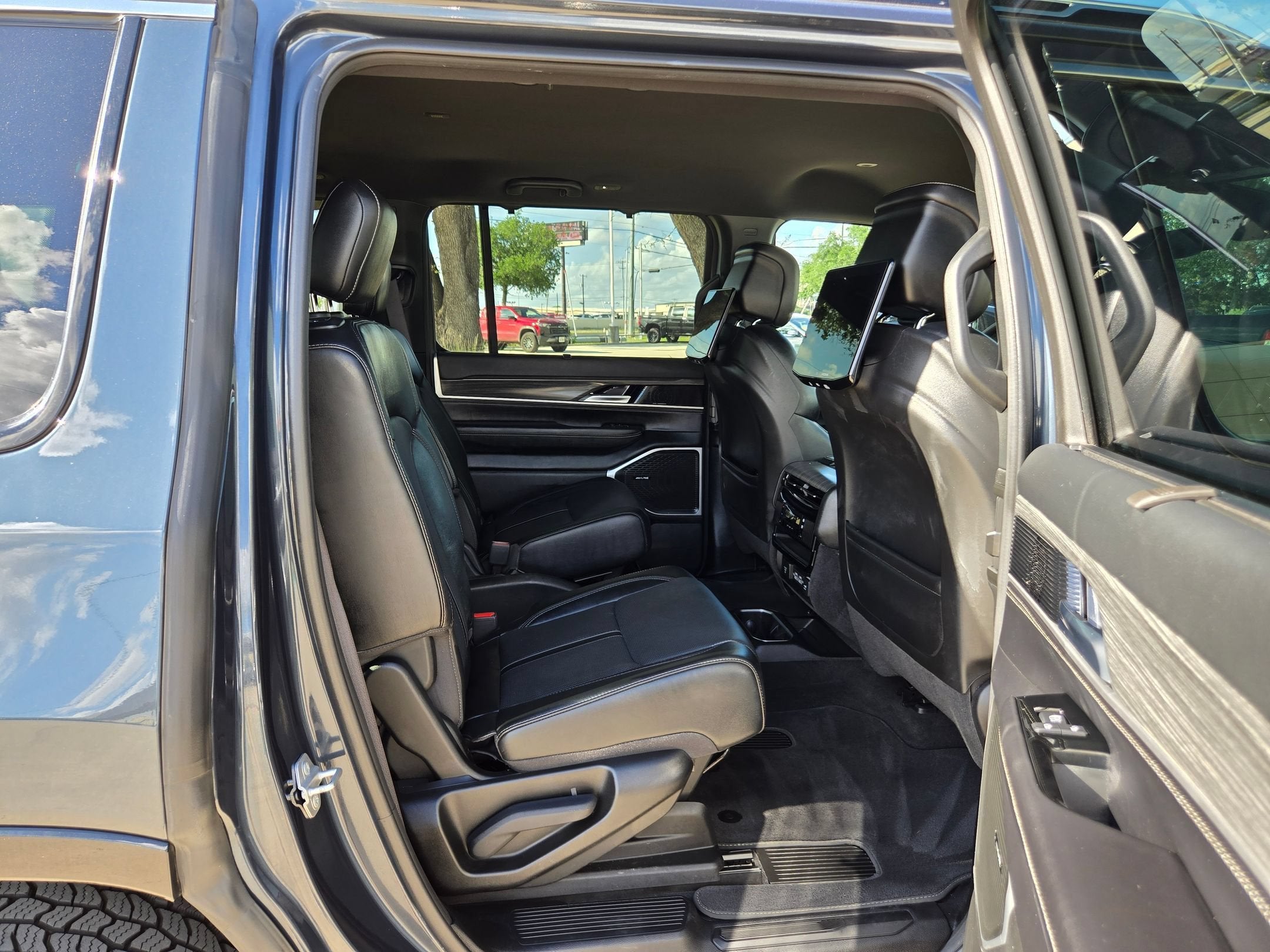 2023 Jeep Wagoneer Series III