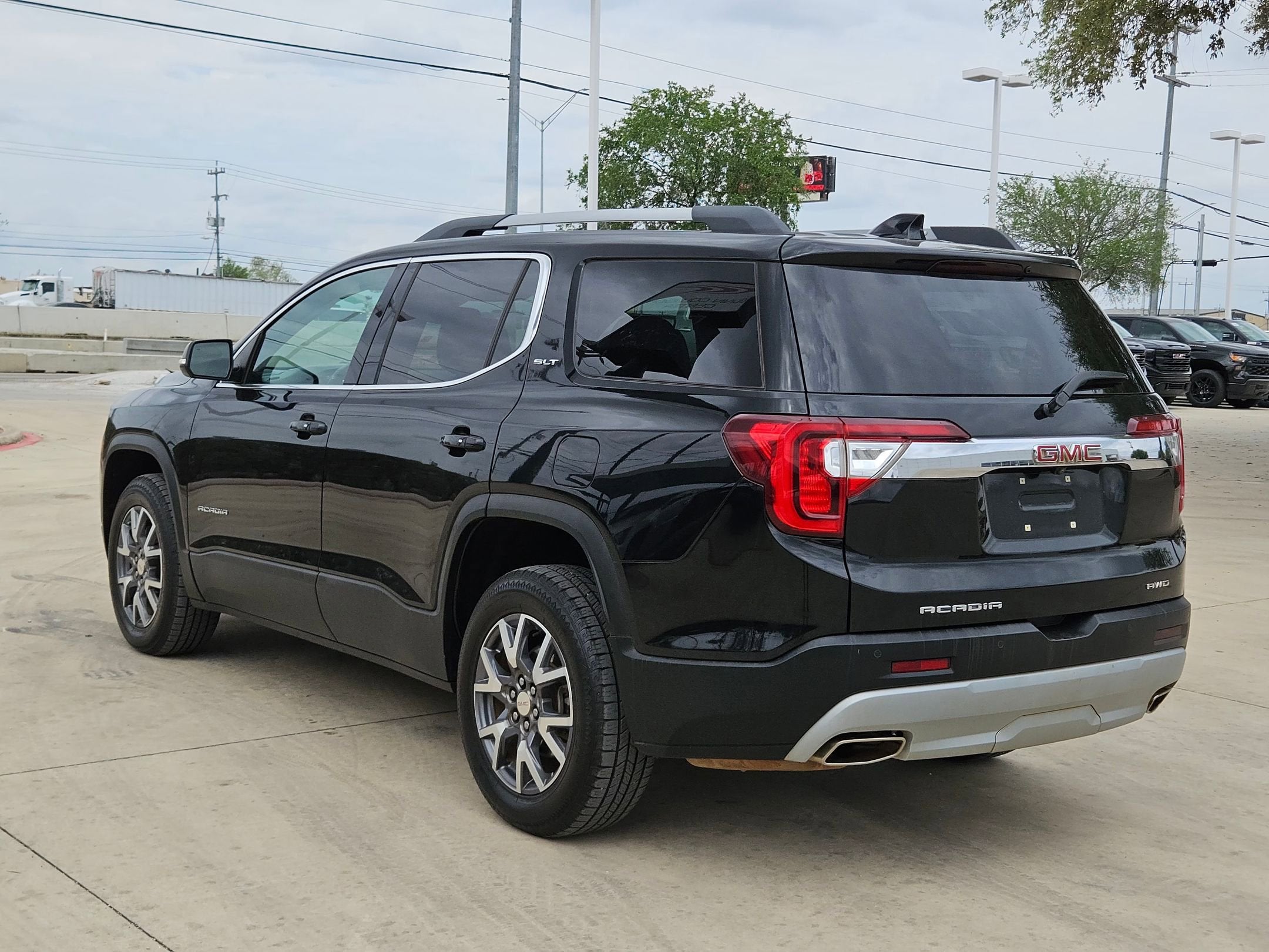 2023 GMC Acadia SLT