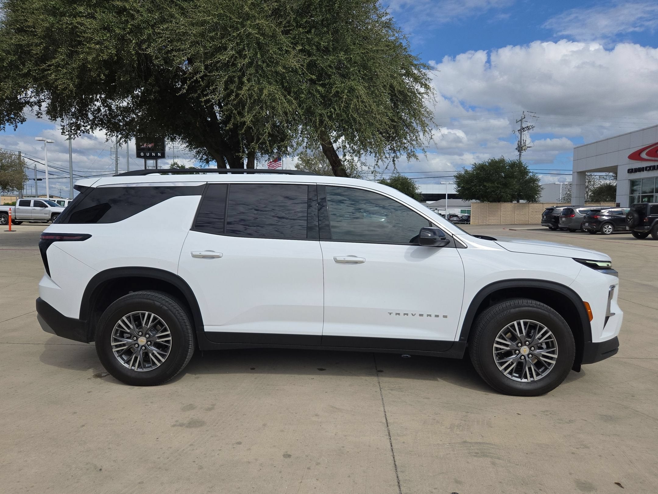 2026 Chevrolet Traverse FWD LT