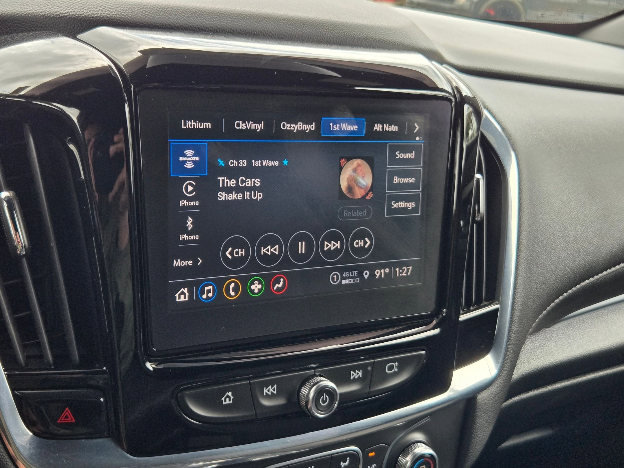 2022 Chevrolet Traverse LT Cloth
