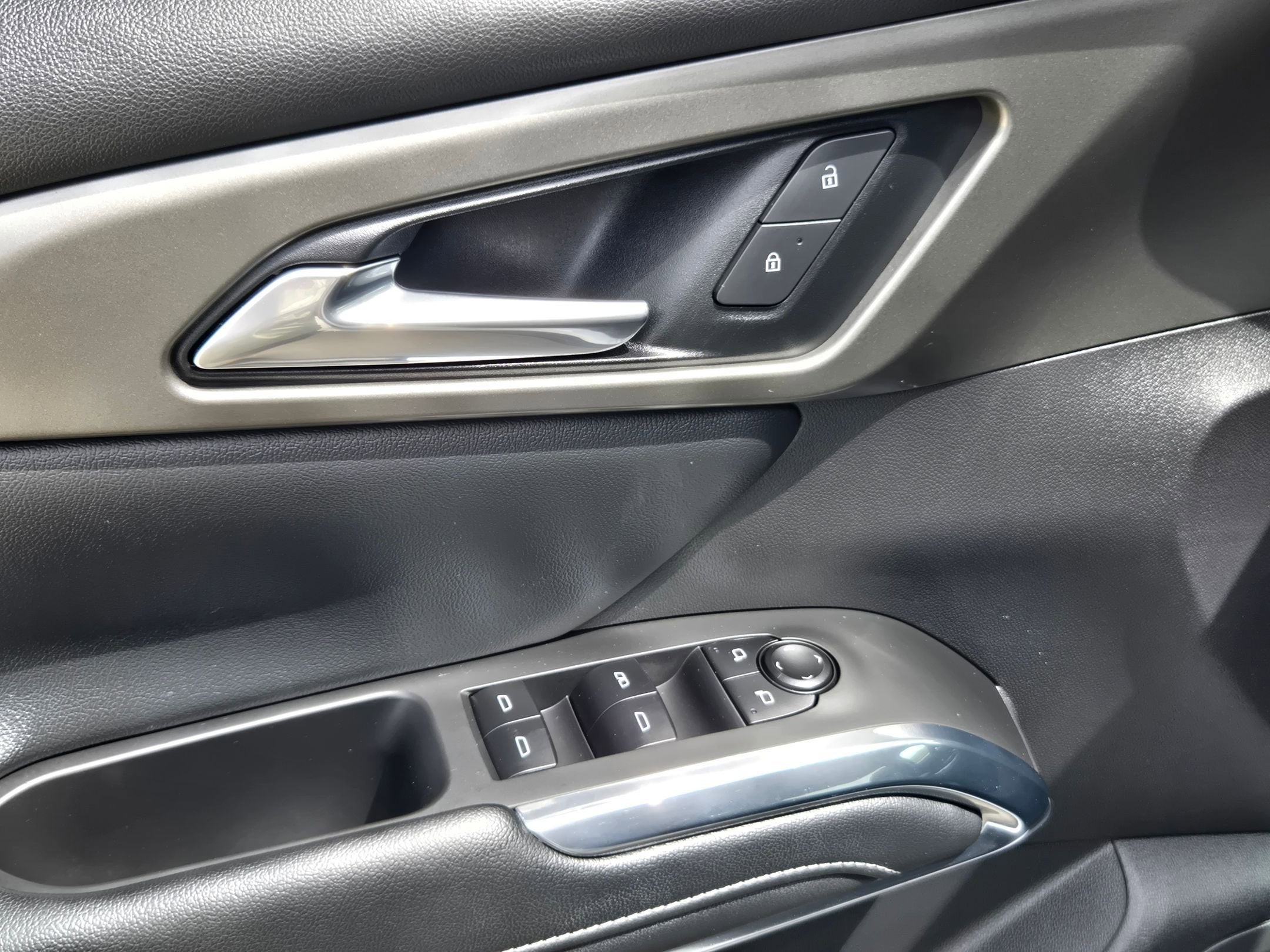 2025 Chevrolet Traverse FWD LT