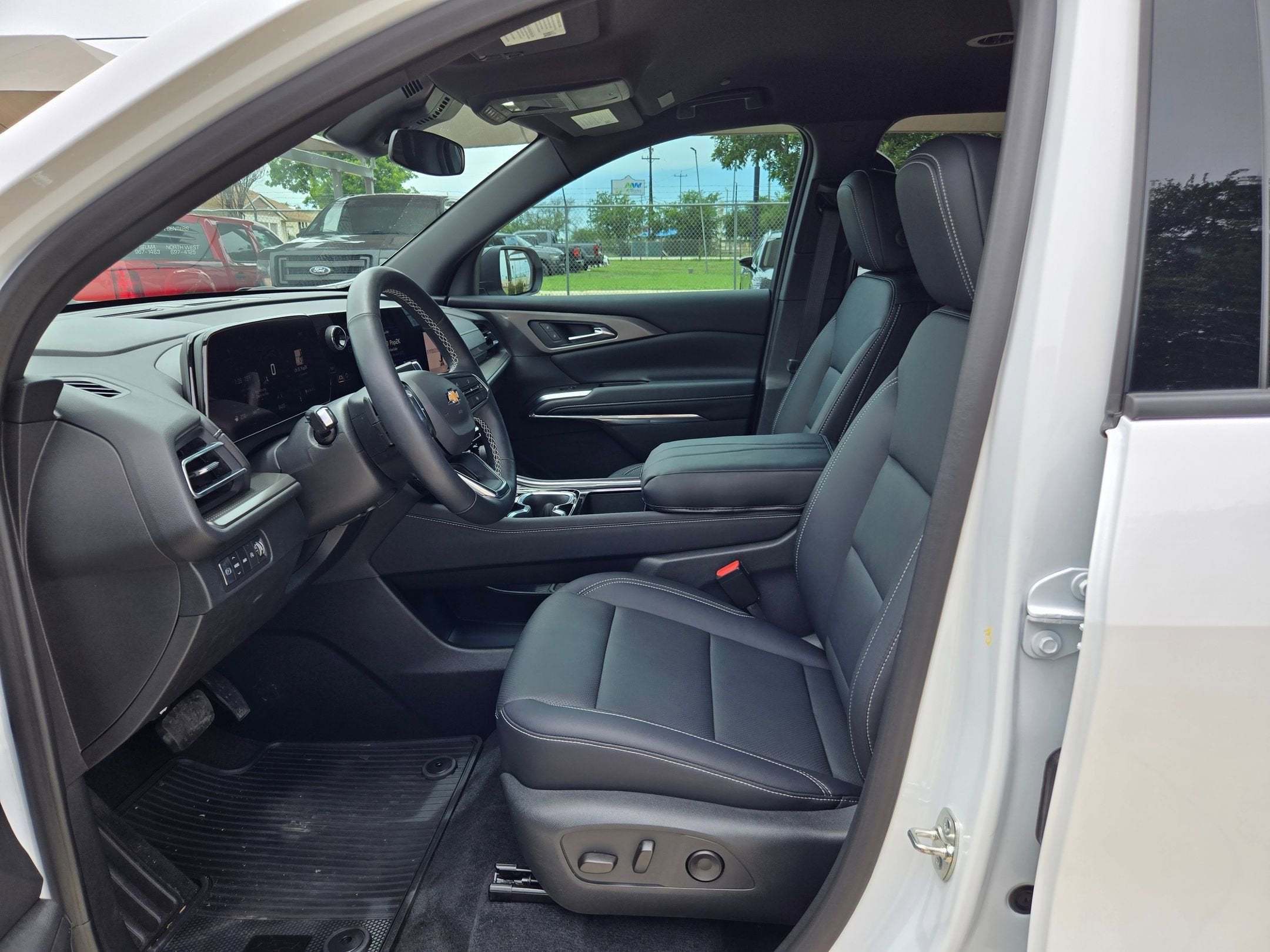 2025 Chevrolet Traverse AWD LT