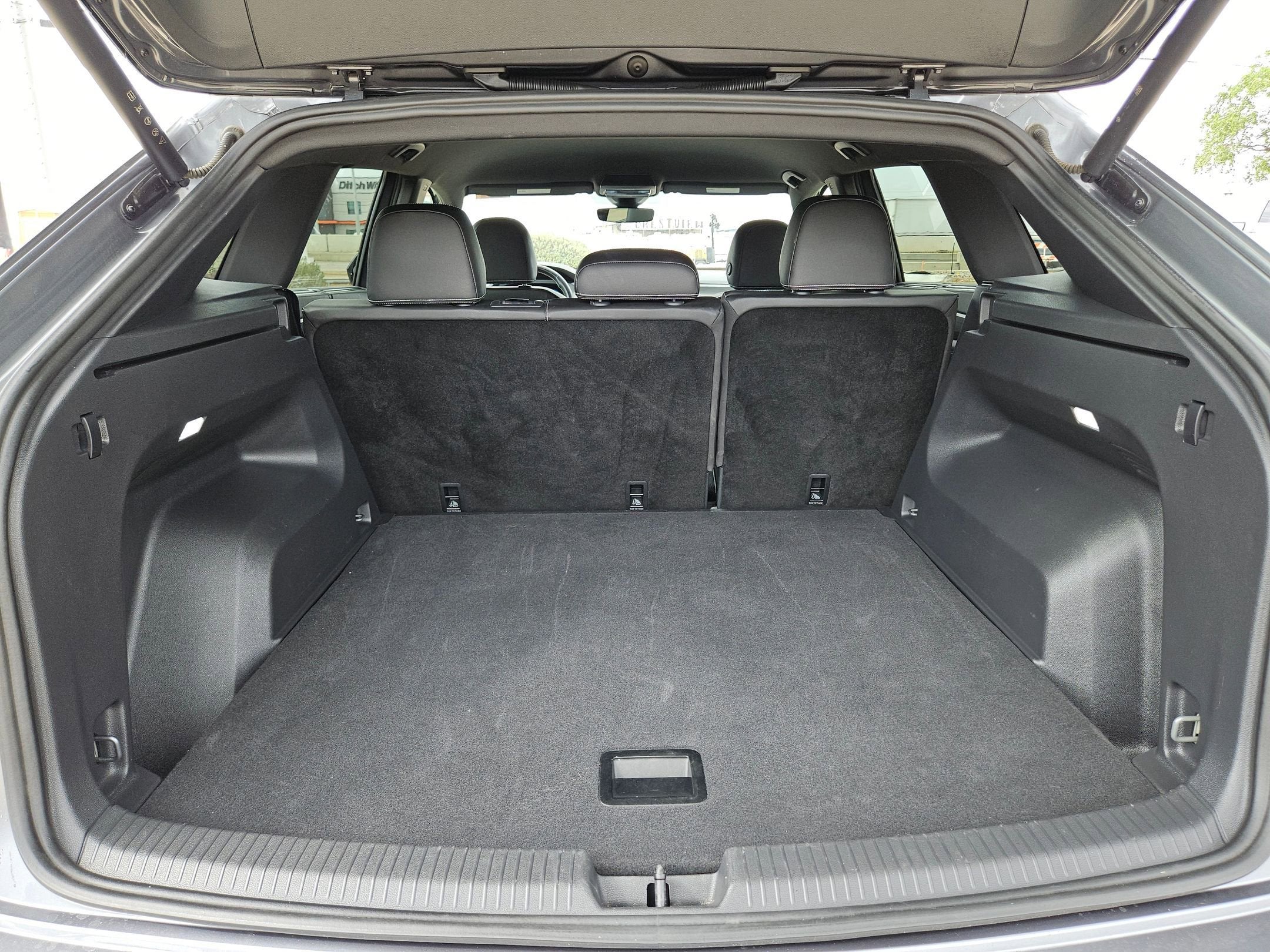 2025 Volkswagen Atlas Cross Sport 2.0T SE w/Technology