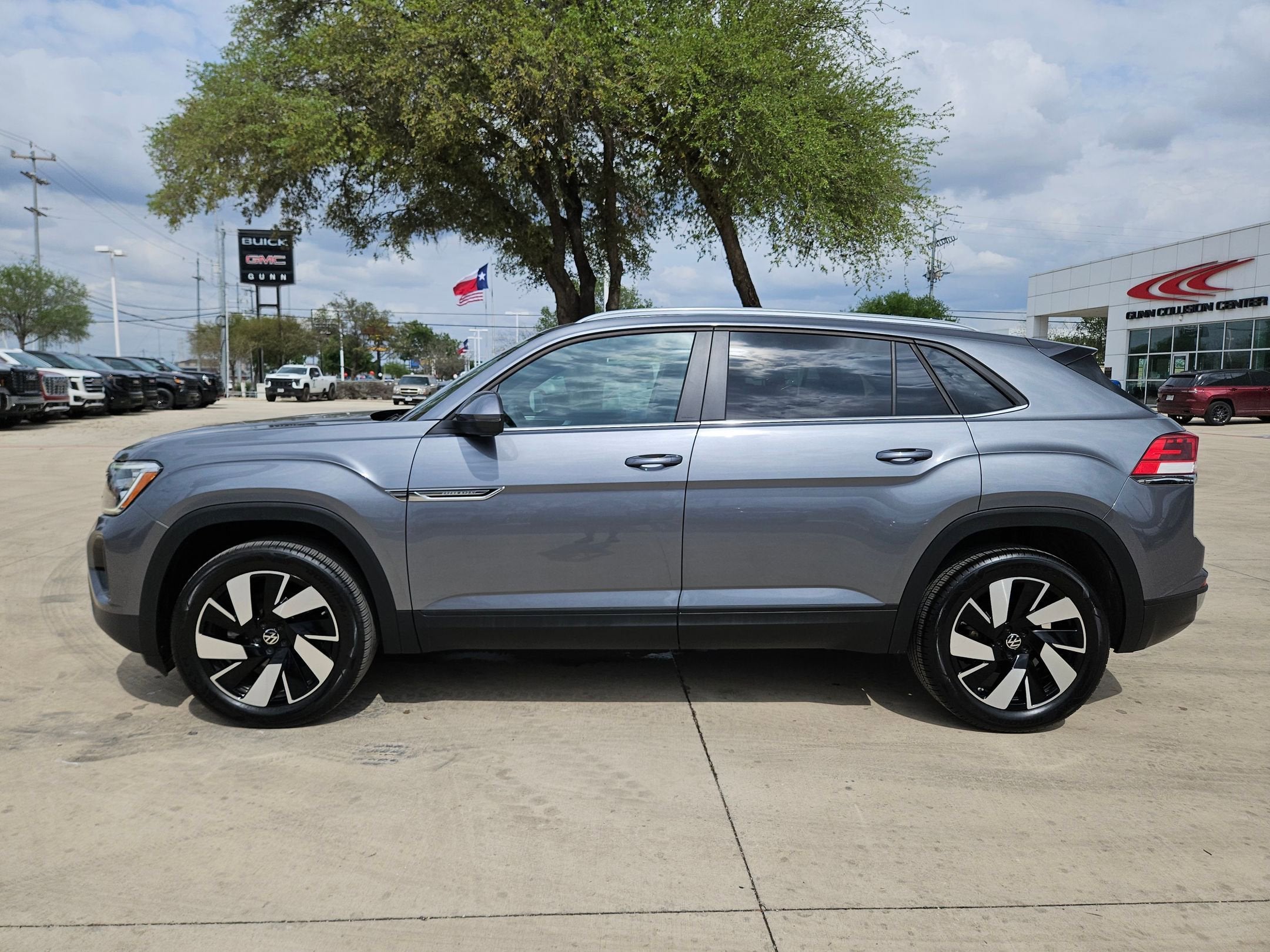 2025 Volkswagen Atlas Cross Sport 2.0T SE w/Technology