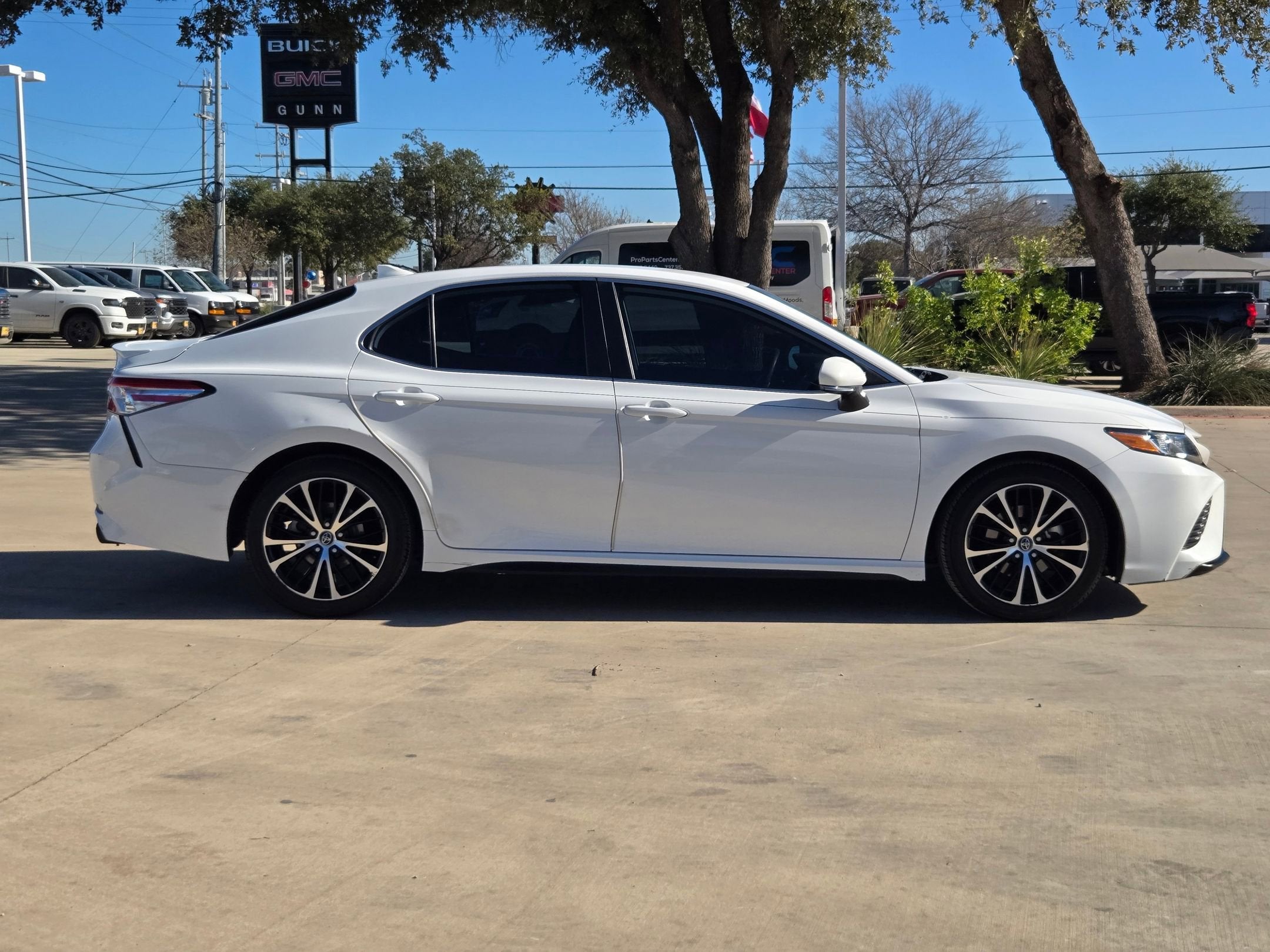 2020 Toyota Camry SE