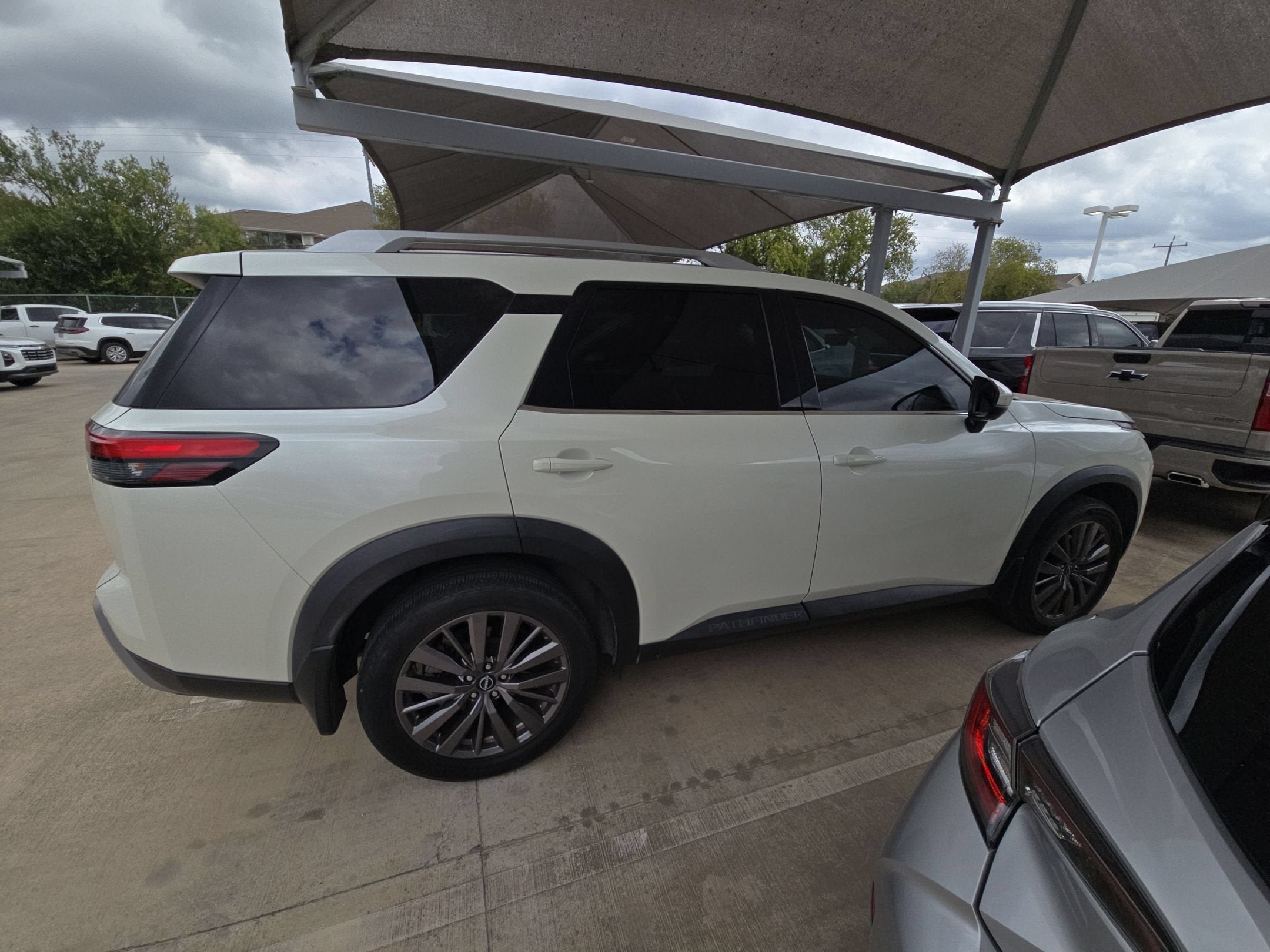 2024 Nissan Pathfinder SL