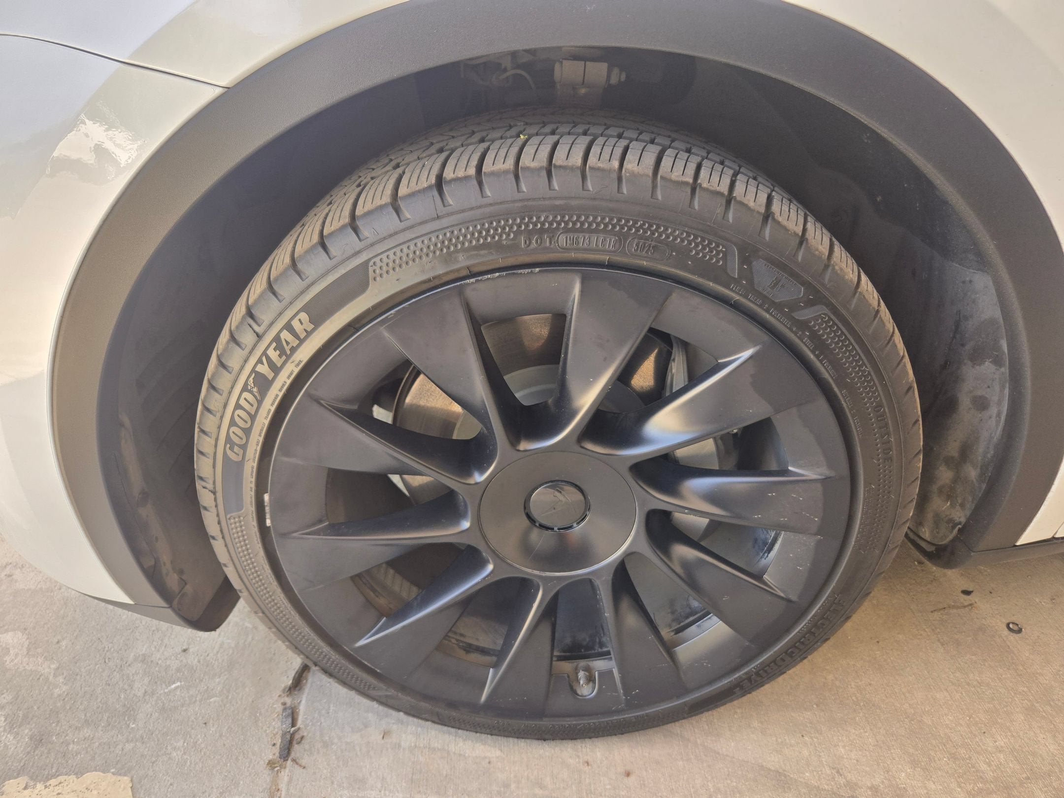 2023 Tesla Model Y LONG RANGE AWD