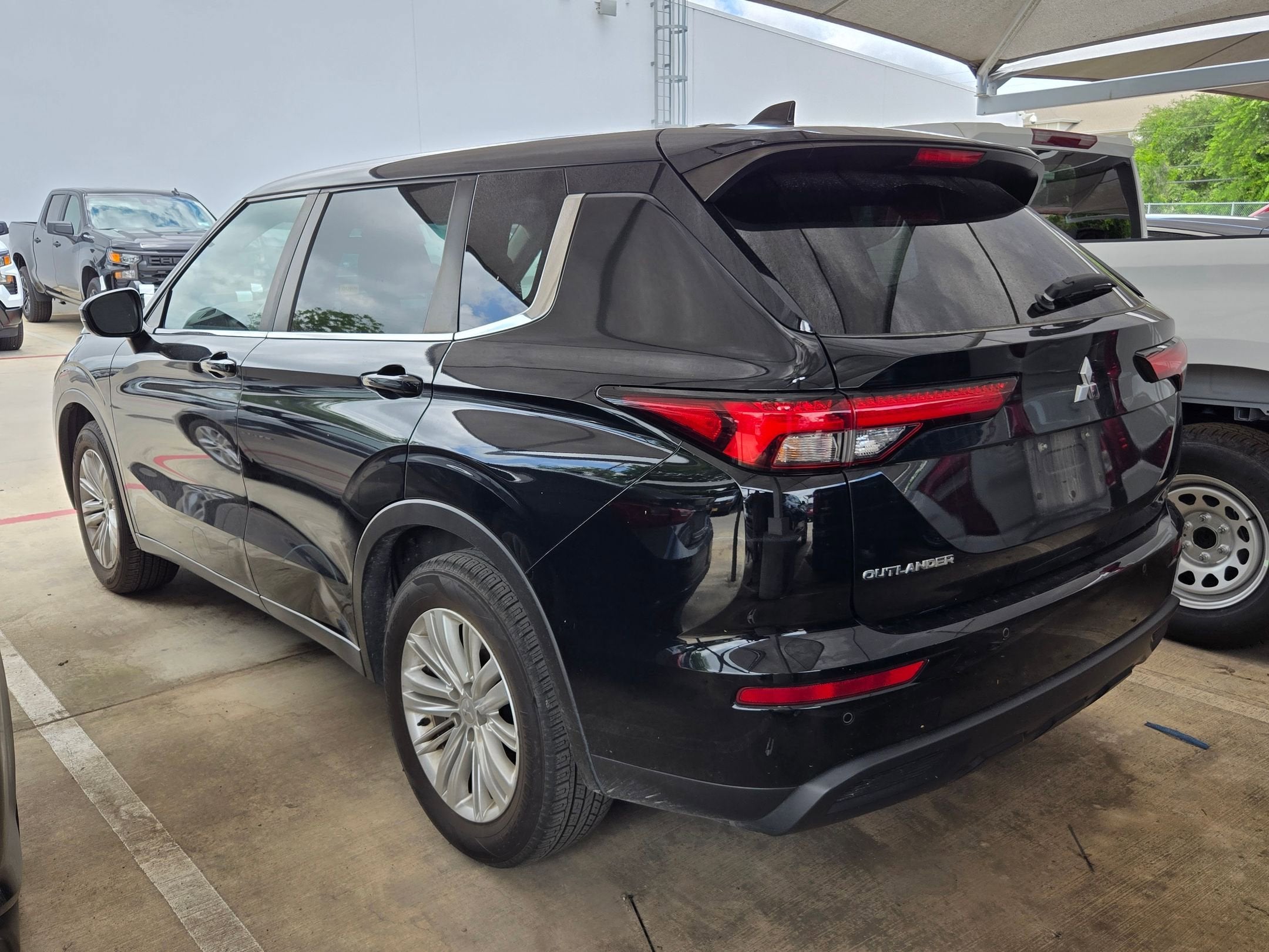 2023 Mitsubishi Outlander ES