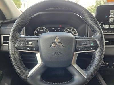 2023 Mitsubishi Outlander SE