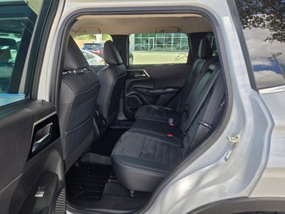 2023 Mitsubishi Outlander SE