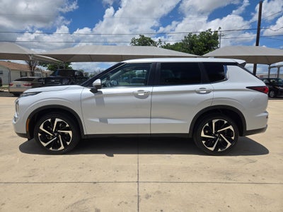 2023 Mitsubishi Outlander SE