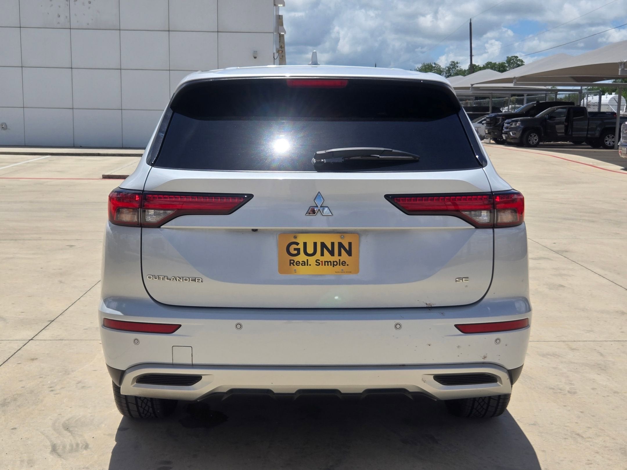 2023 Mitsubishi Outlander SE