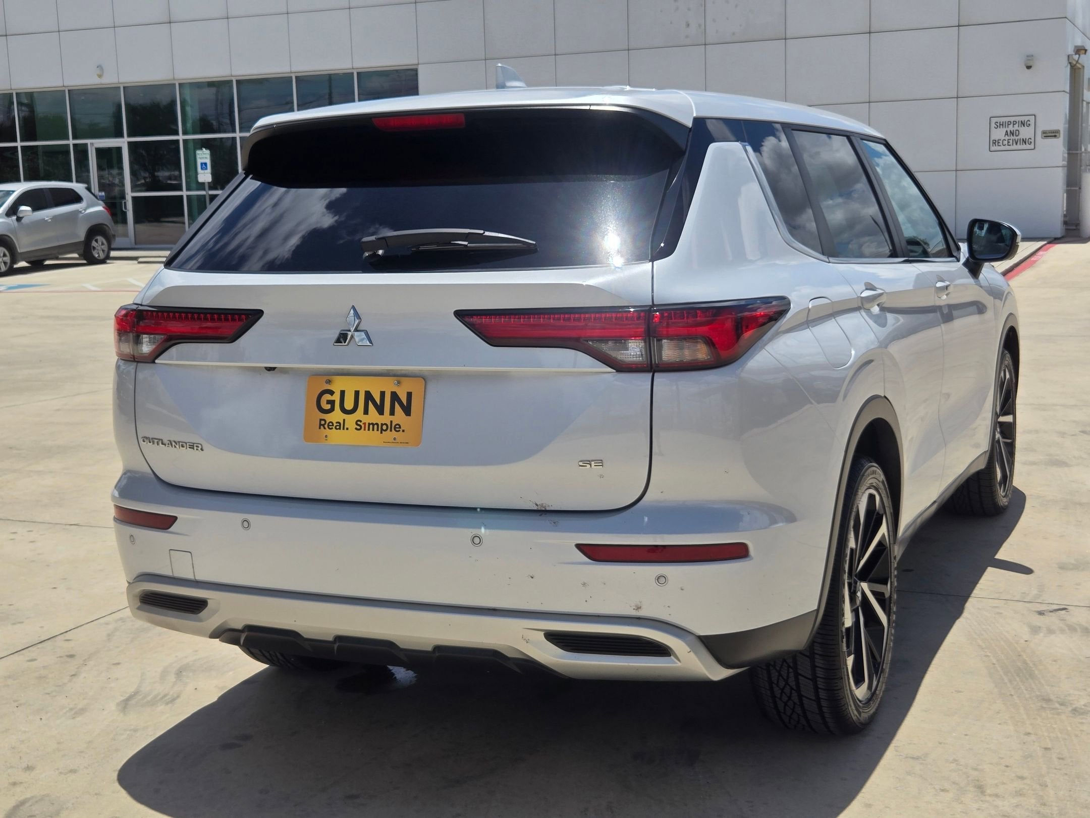 2023 Mitsubishi Outlander SE