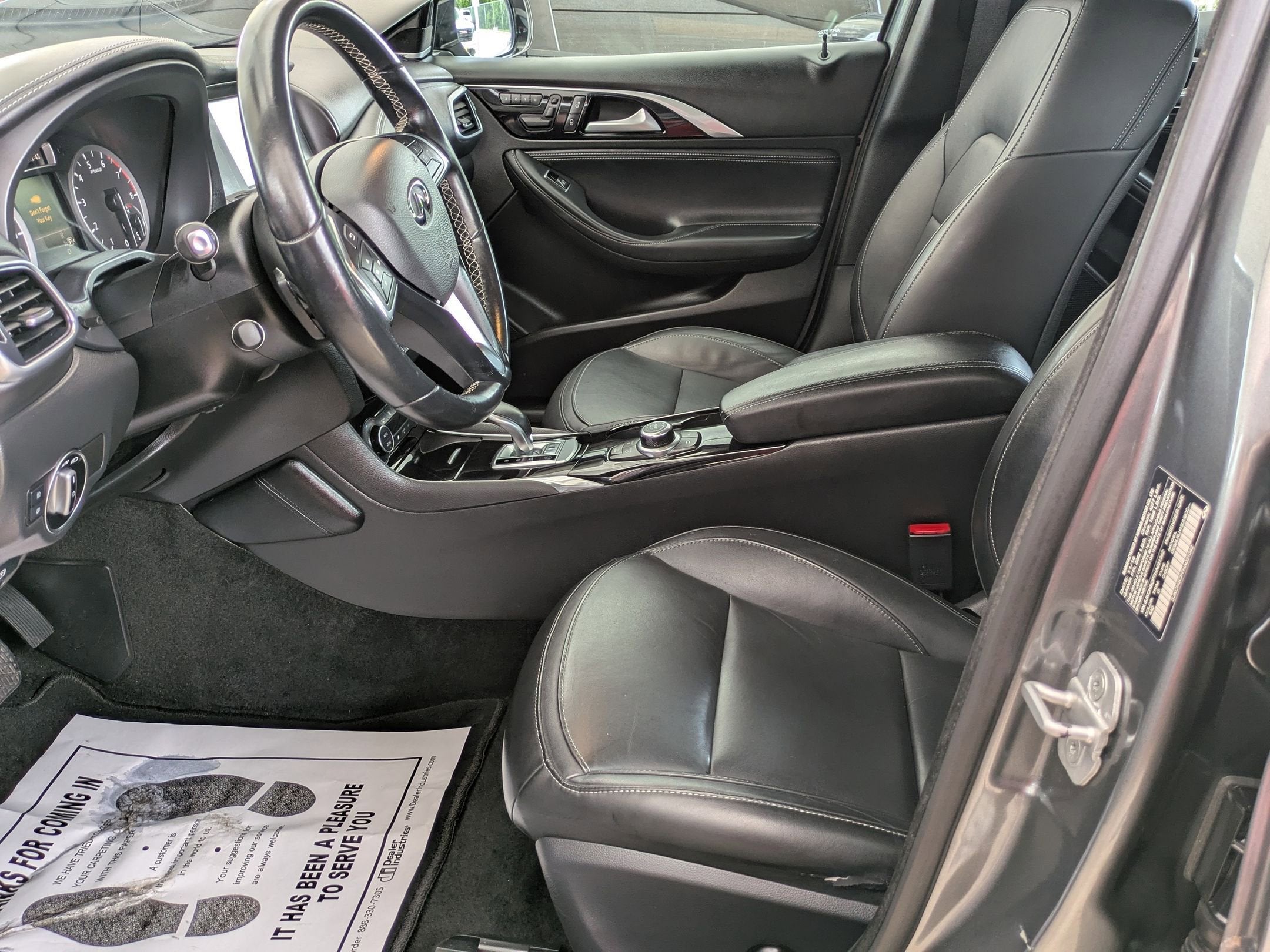2017 INFINITI QX30 Premium