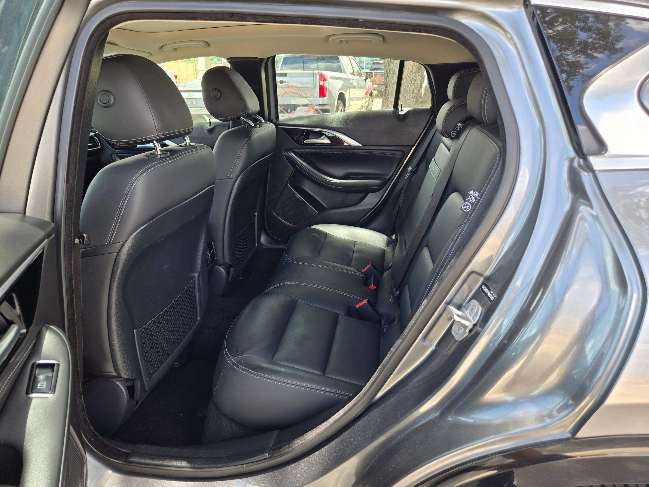 2017 INFINITI QX30 Premium