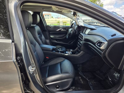 2017 INFINITI QX30 Premium