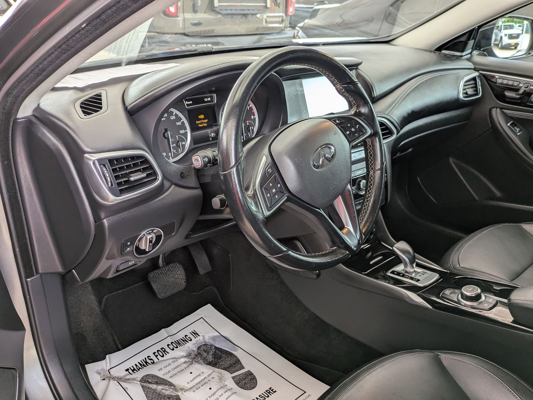 2017 INFINITI QX30 Premium