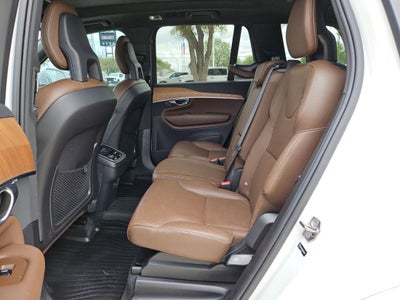 2022 Volvo XC90 Momentum